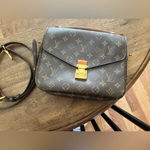 Louis Vuitton pochette metis